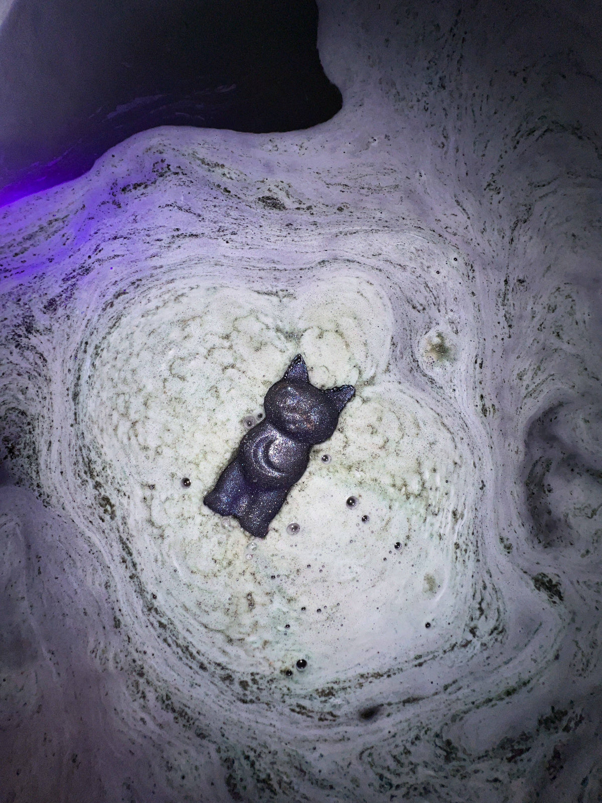 Lunar Kitty Crystal-Infused Bath Bomb