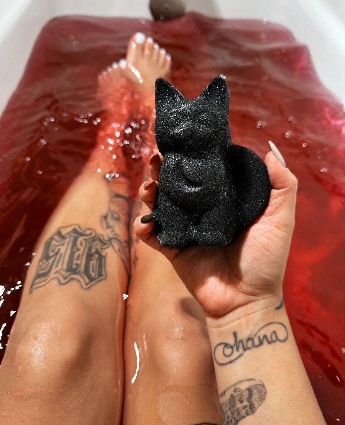 Lunar Kitty Crystal-Infused Bath Bomb